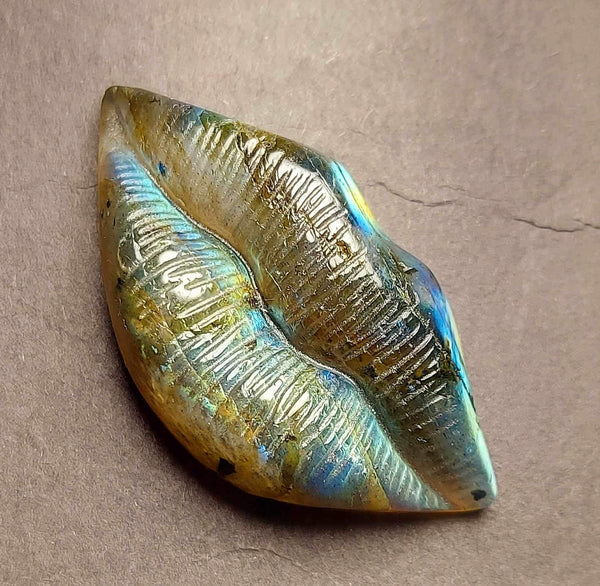 Labradorite Lips Carving