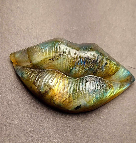 Labradorite Lips Carving